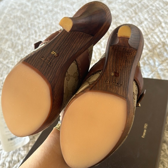 Gucci Heels - Picture 2 of 4